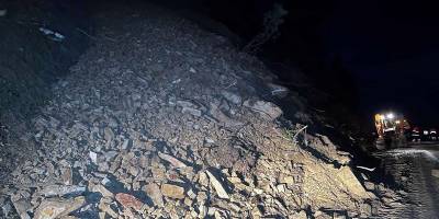 Sinop-Ayancık karayolunda heyelan