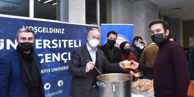Rektörden öğrencilerin içini ısıtan hareket