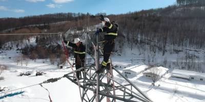 Elektrik arıza ekiplerinin zorlu kar mesaisi