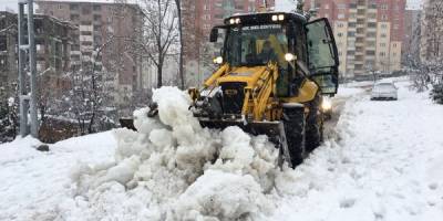 Canik’te kar mesaisi sürüyor