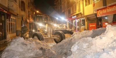 Havza’da karla gece-gündüz mücadele