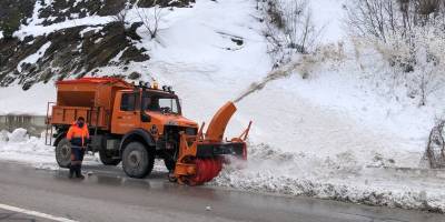 Sinop’un yüksek kesimlerinde kar küreme çalışmaları