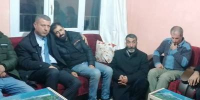 Acılı ağabey, başkanın omuzunda ağladı