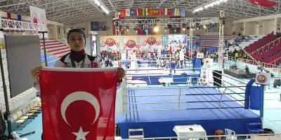 Samsunlu Zeynep, muay thai Avrupa şampiyonu oldu