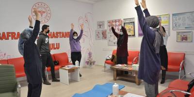Bafra'da baba adayları gebe okulunda eşleri ile empati kuruyor