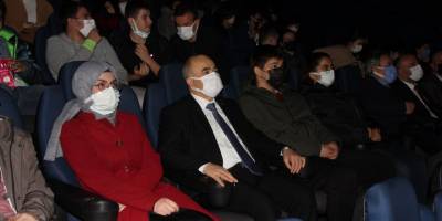 Vali ve öğrenciler 'Malazgirt 1071' filmini izledi