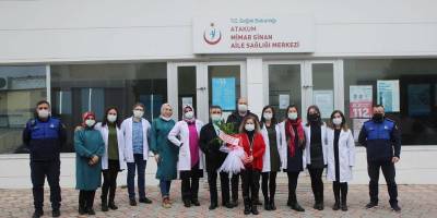 Başkan Deveci’den sağlıkçılara çiçek jesti