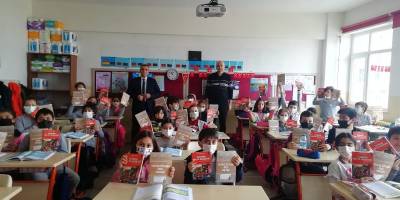 Samsun'da öğrencilere 17 bin kitap dağıtıldı
