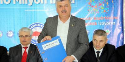 KIYAFET ÖZGÜRLÜĞÜNE 200 BİN İMZA TOPLANDI