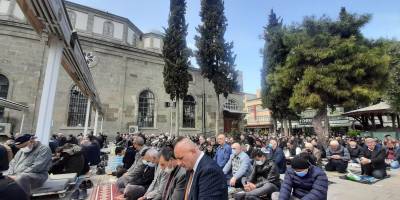 Ramazan’ın ilk cuması saflar dışarı taştı