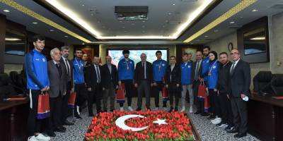 Rektör Ünal, Unilig Türkiye Şampiyonasında Başarı Gösteren Sporcuları Kabul Etti