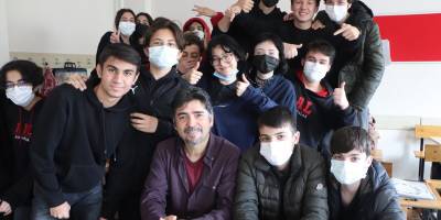 Bu öğretmenin on parmağında on marifet