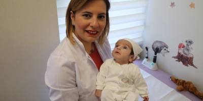 Yemek borusu olmadan doğan bebeğe doktordan hayati dokunuş