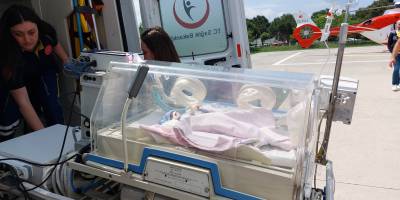 'Parmak bebek' ambulans helikopterle hastaneye sevk edildi