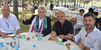 SAKARYA BÜYÜKŞEHİR BELEDİYE BAŞKANI EKREM YÜCE’DEN BAFRA PİDESİNE TAM NOT