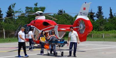 Beyin damarı tıkalı olan kadın ambulans helikopterle Samsun'a sevk edildi