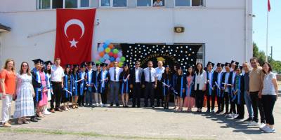 ŞEHİT HÜSEYİN AYDIN ORTAOKULU MEZUNLARINI UĞURLADI