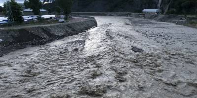 Ayancık’taki tehlike azaldı, çayın seviyesi normale indi
