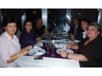 ARNAVUT AKADEMİSYENLER STRES ATTI