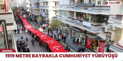 1919 metre bayrakla Cumhuriyet Yürüyüşü