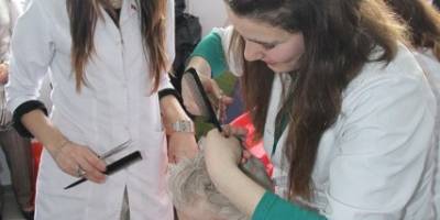 HUZUREVİ SAKİNLERİNE SAÇ VE CİLT BAKIMI