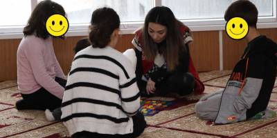 Depremzede çocuklar bir an olsun yalnız bırakmıyorlar