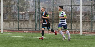 Baba Oğul Sahada Birbirlerine Rakip Oldular