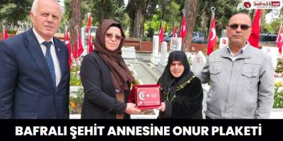 Bafralı Şehit Annesine Onur Plaketi