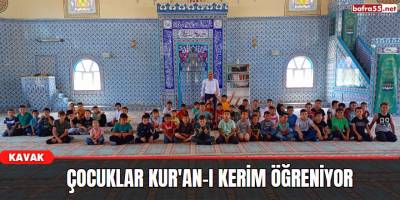 Çocuklar Kur'an-ı Kerim öğreniyor