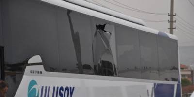 OTOBÜSÜ TAŞLAYANLAR SERBEST BIRAKILDI