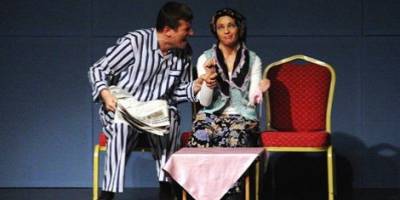 SAKATLARDAN TİYATRO GÖSTERİSİ