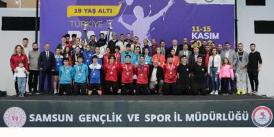 Samsun'un ev sahipliğinde düzenlenen 19 Yaş Altı Badminton Türkiye Şampiyonası sona erdi