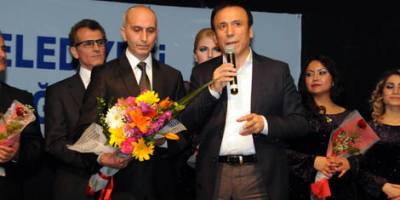 BAŞKAN GENÇ SAHNEDE