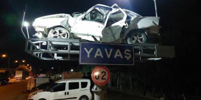 Polis kaza yapan aracı sergileyip hız sınırına dikkat çekti