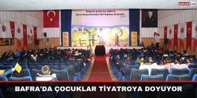 BAFRA'DA ÇOCUKLAR TİYATROYA DOYUYOR