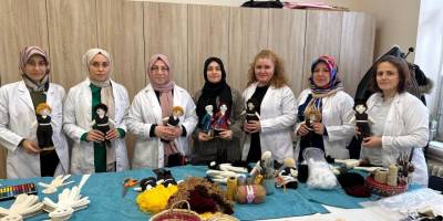 Savaş mağduru çocuklar için oyuncak ve eşofman üretiyorlar