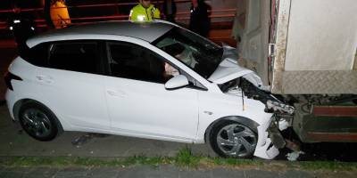 Samsun'da otomobil park halindeki kamyona çarptı: 6 yaralı