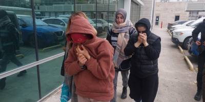 Çok sayıda suç kayıtları bulunan kadın hırsızlar tutuklandı