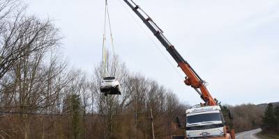 Ayancık'ta Otomobil ormana uçtu: 1 yaralı