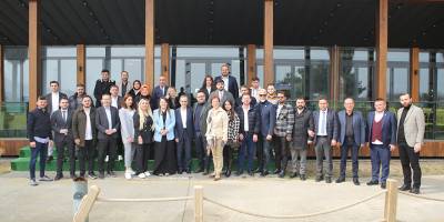 ATAKUM, ÖZLEM MARAŞ'I ÖZLEM MARAŞ ATAKUM'U KUCAKLIYOR