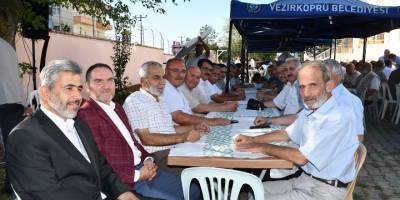 Vezirköprü'de Anadolu İmam Hatip Lisesi Mezunları Pilav Gününde Buluştu