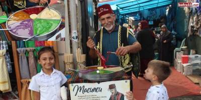 35 yıldır macun satarak geçimini sağlıyor