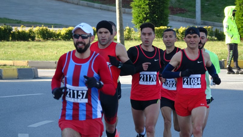 1-uluslararasi-trabzon-yari-maratonu-kosuldu-002.jpg