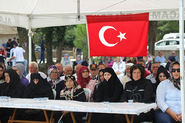 15-temmuz-sehidi--muhammed-ali-aksu--kabri-basinda-dualarla-anildi4-001.jpg