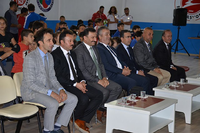 19-mayis-ilcesinde-amator-spor-yarismalari-sona-erdi-44.jpg