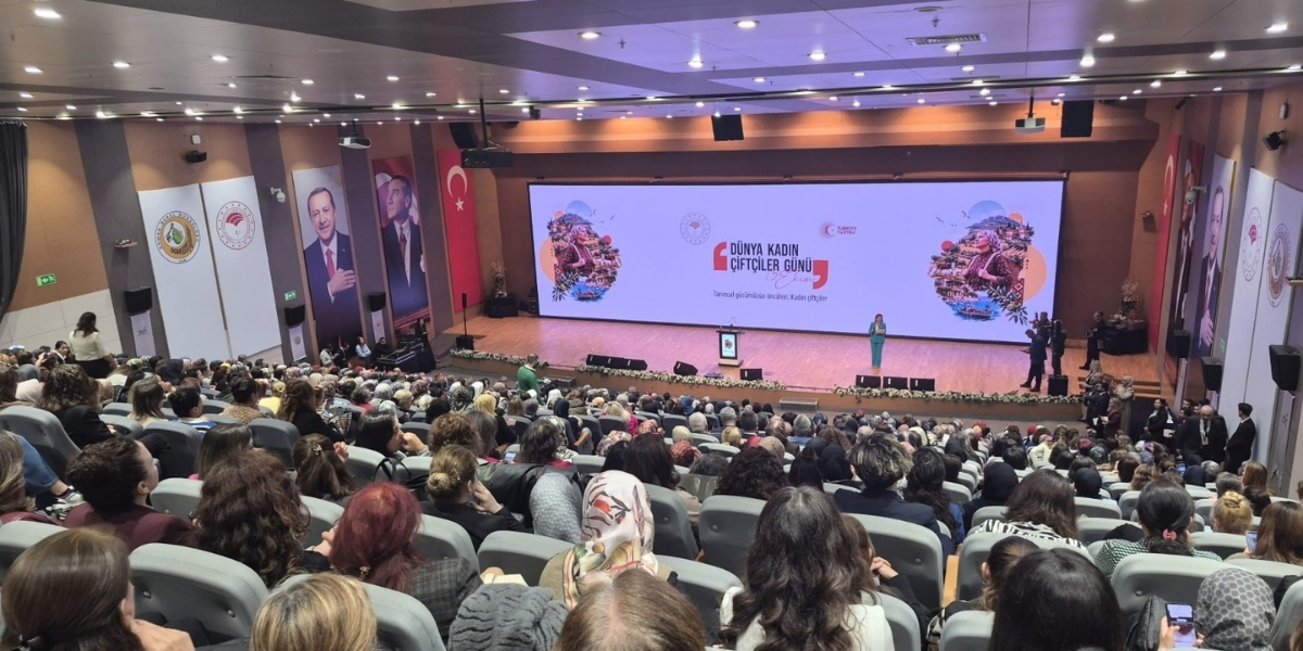 19-mayis-kadinlari-odul-aldi-006.jpg