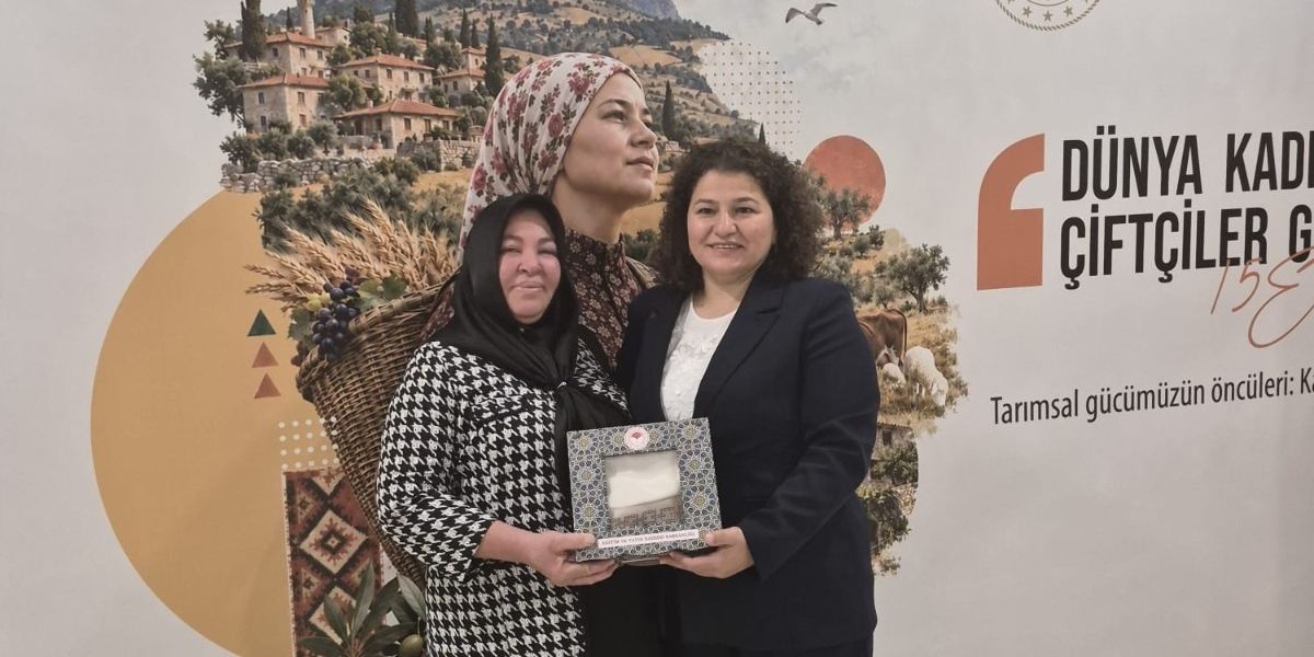 19-mayis-kadinlari-odul-aldi-007.jpg