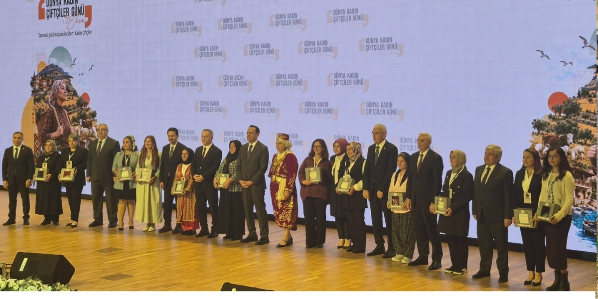 19-mayis-kadinlari-odul-aldi.jpg