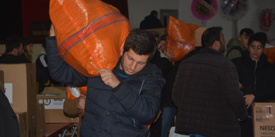 19-mayistan-deprem-bolgesine-5-tir-yolcu-edildi.png