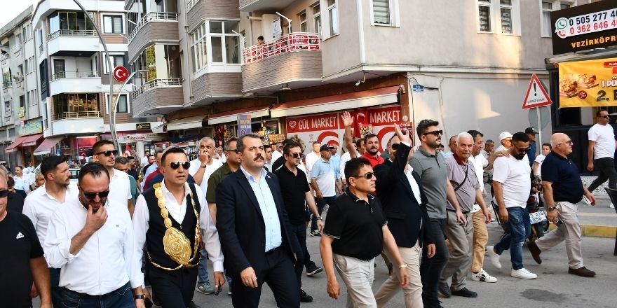 19-vezirkopru-kunduz-yagli-guresleri-kortej-yuruyusuyle-basladi2.jpg